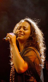 Mayra Andrade yH5BAEAAAAALAAAAAABAAEAAAIBRAA7 - Mayra Andrade