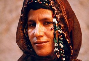 Mariem Hassan yH5BAEAAAAALAAAAAABAAEAAAIBRAA7 - Mariem Hassan