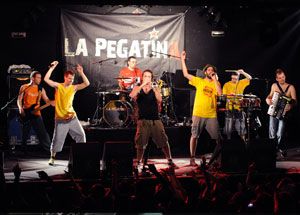 La Pegatina / Sala el Tren yH5BAEAAAAALAAAAAABAAEAAAIBRAA7 - La Pegatina / Sala el Tren