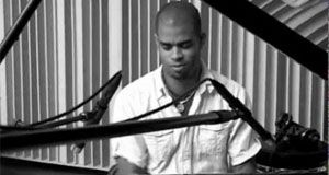 Roberto Fonseca | Sala Apolo yH5BAEAAAAALAAAAAABAAEAAAIBRAA7 - Roberto Fonseca | Sala Apolo