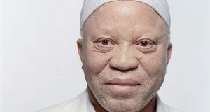 Salif Keita yH5BAEAAAAALAAAAAABAAEAAAIBRAA7 - Salif Keita