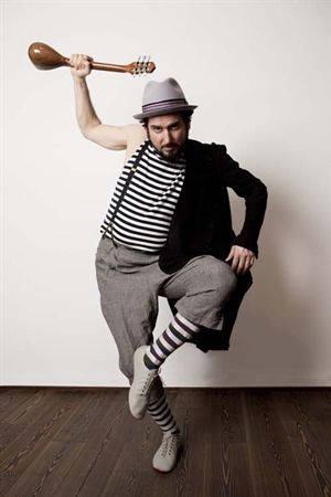 Vinicio Capossela yH5BAEAAAAALAAAAAABAAEAAAIBRAA7 - Vinicio Capossela