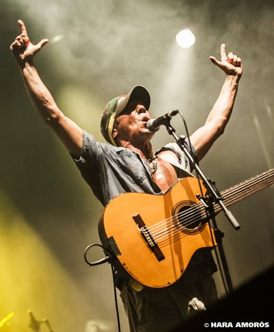 Manu Chao La Ventura yH5BAEAAAAALAAAAAABAAEAAAIBRAA7 - Manu Chao La Ventura