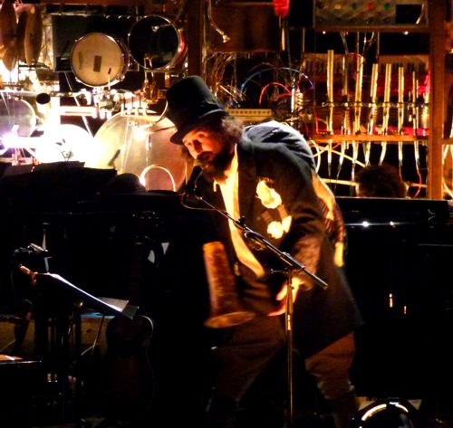 Vinicio Capossela yH5BAEAAAAALAAAAAABAAEAAAIBRAA7 - Vinicio Capossela
