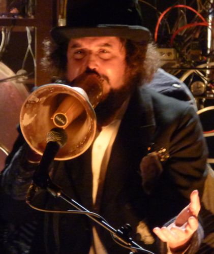Vinicio Capossela yH5BAEAAAAALAAAAAABAAEAAAIBRAA7 - Vinicio Capossela