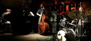 Eliot Zigmund trio yH5BAEAAAAALAAAAAABAAEAAAIBRAA7 - Eliot Zigmund trio