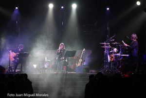 Magia en la catedral del mar yH5BAEAAAAALAAAAAABAAEAAAIBRAA7 - Magia en la catedral del mar