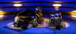 Avishai Cohen trío (Shifting Sands) yH5BAEAAAAALAAAAAABAAEAAAIBRAA7 - Avishai Cohen trío (Shifting Sands)